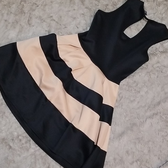 Windsor Dress - Picture 2 of 5